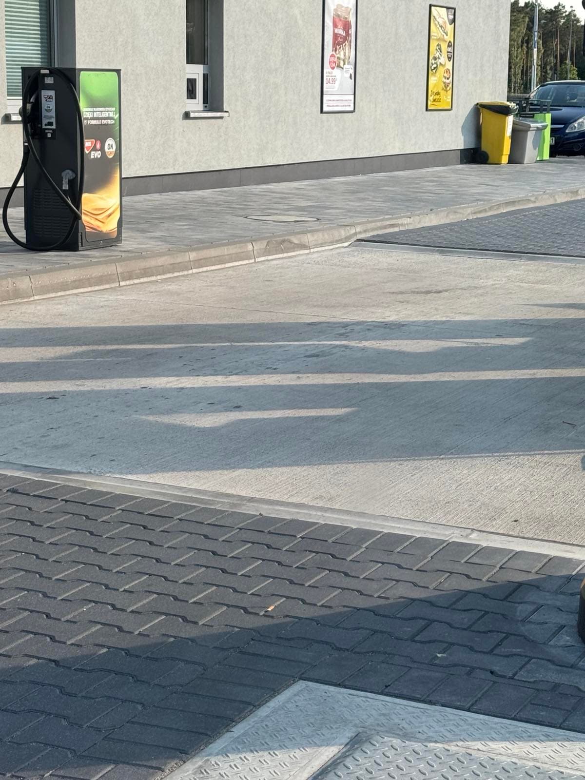 Metalinė konstrukcija degalinėje