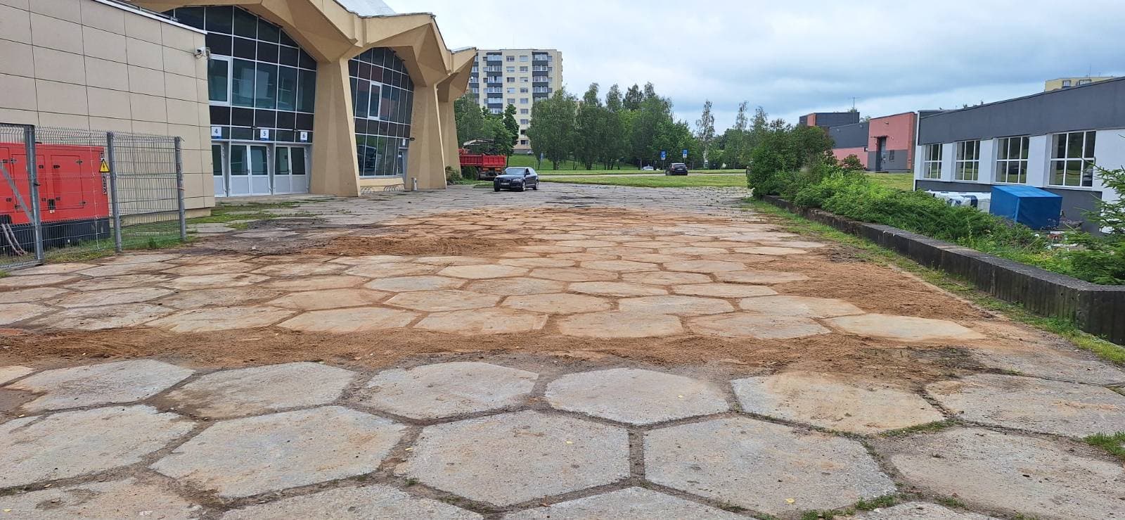 Hexagoninės trinkelės komerciniame objekte